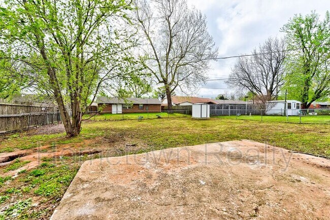 Building Photo - 1308 Mcdonald Dr