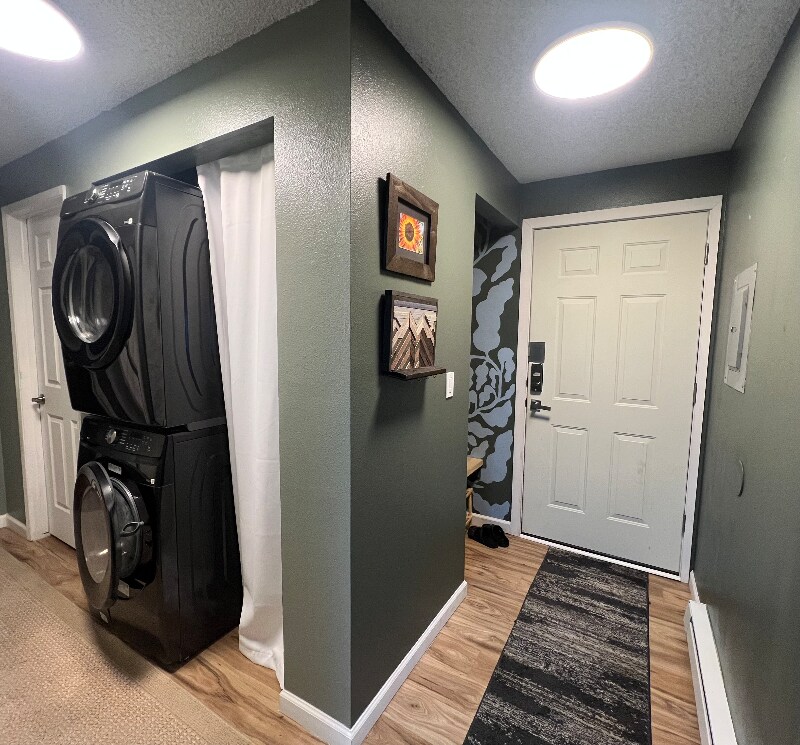 Building Photo - 6019 E 6th Ave