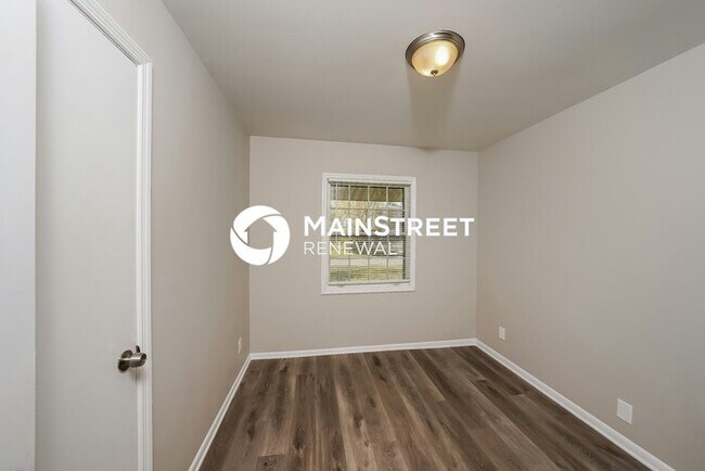 Building Photo - 3 Bedroom Pet-Friendly Home in Birmingham, AL with Main Street Renewal