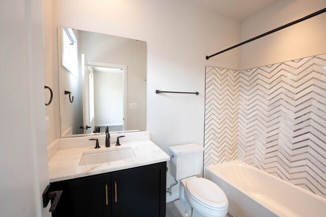 Building Photo - Luxury Reston Rental