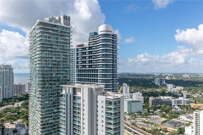 Building Photo - 1080 Brickell Ave