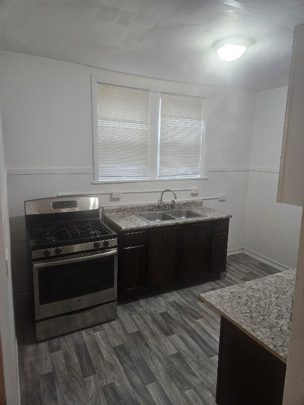 Building Photo - 8119 S Vernon Ave