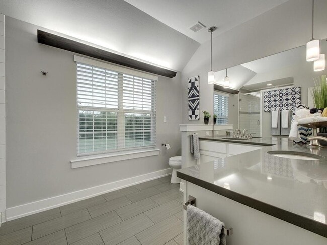 Building Photo - 202 S College St