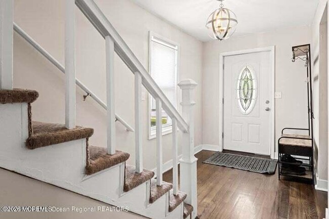 Building Photo - 109 S Main St