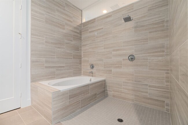 Building Photo - 5857 E Post Oak Ln