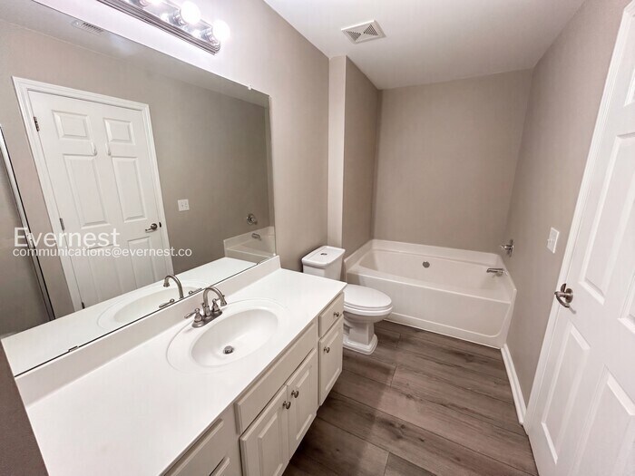 Building Photo - 1831 Willow Branch Ln