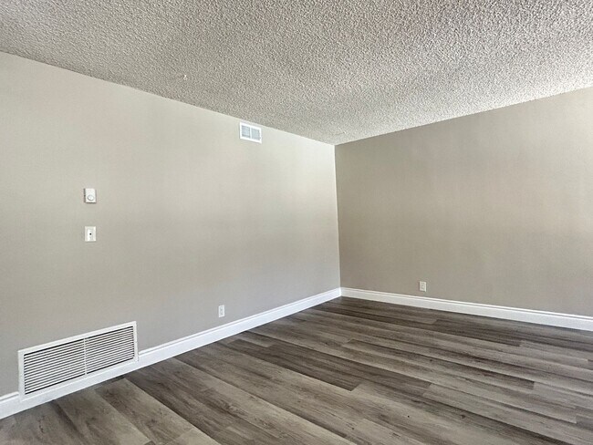 Building Photo - 1381 N San Gabriel Ave