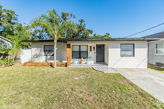 Building Photo - 2421 W Carmen St