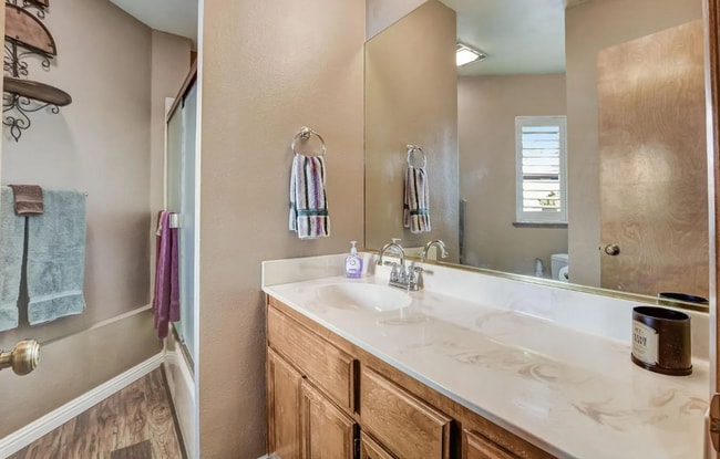 Building Photo - Bright 2-Bed/2-Bath Auburn Home with Sutter Buttes Views