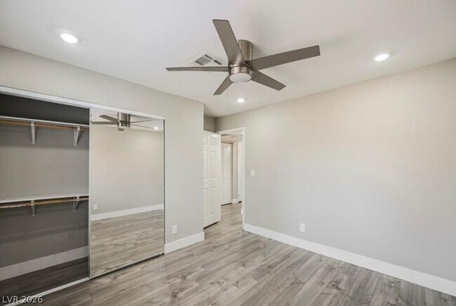 Building Photo - 1205 N Buffalo Dr