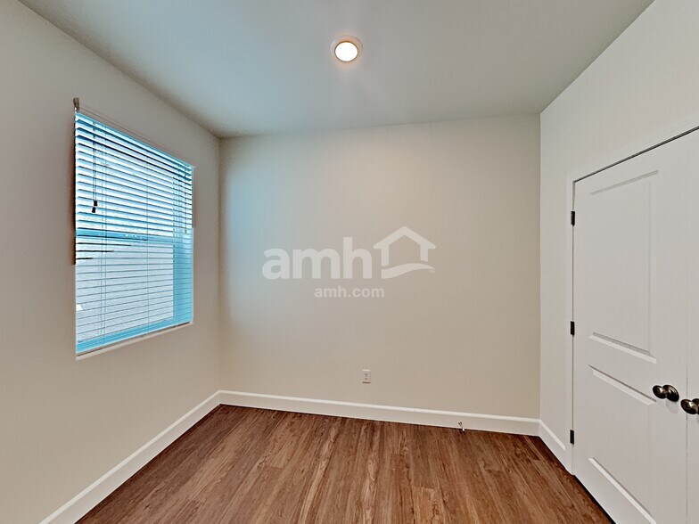 Building Photo - 1479 Garden Swing Ave