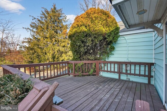 Building Photo - 7600 Lisle Ave