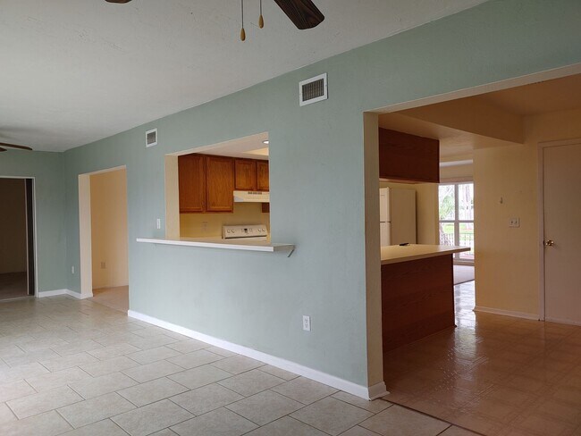 Building Photo - 6498 Fabian Rd