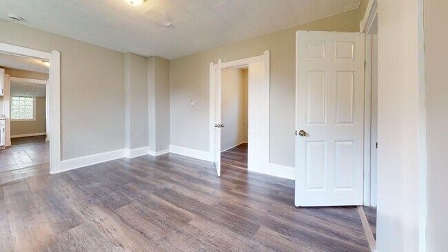 Building Photo - Clark/Fulton - 4 bed/1 bath - Single Family Home