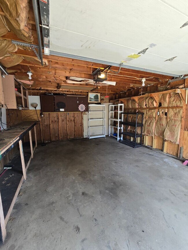 Building Photo - YOU CAN STOP YOUR SEARCH! Jeffersontown / Jtown Rental with 3 Bedrooms, 1 Full Baths, Ranch, 1 Ca...