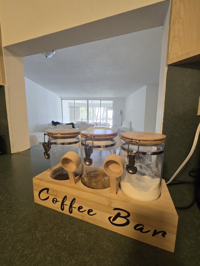 Building Photo - 1670 NE 191st St