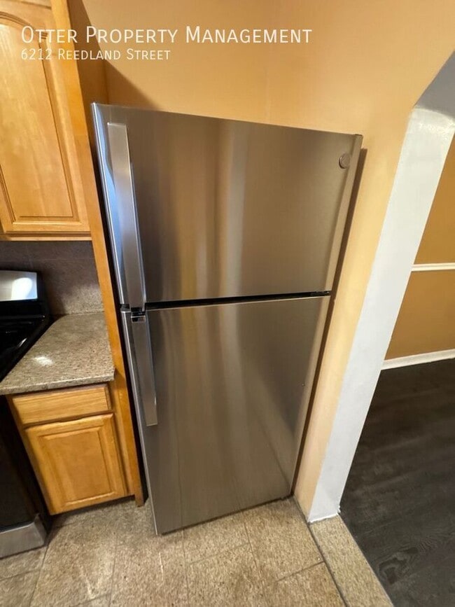 Building Photo - 6212 Reedland St