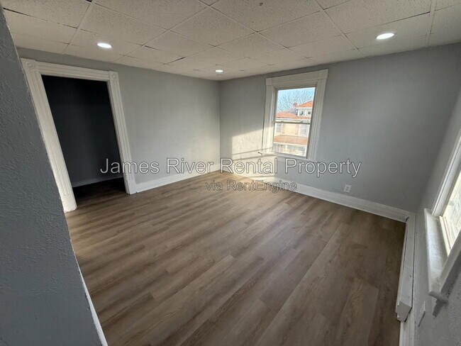 Building Photo - 1009 4th St