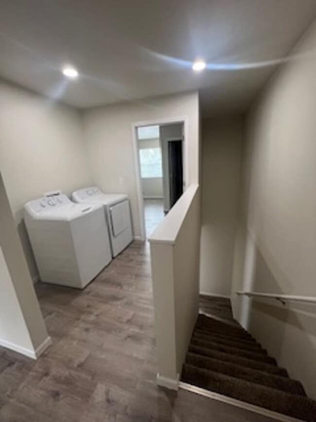 Building Photo - 3 Bedroom Duplex