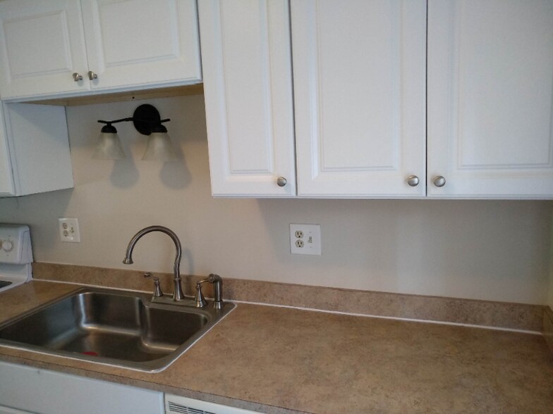 Building Photo - 441 Hickory Hill Dr