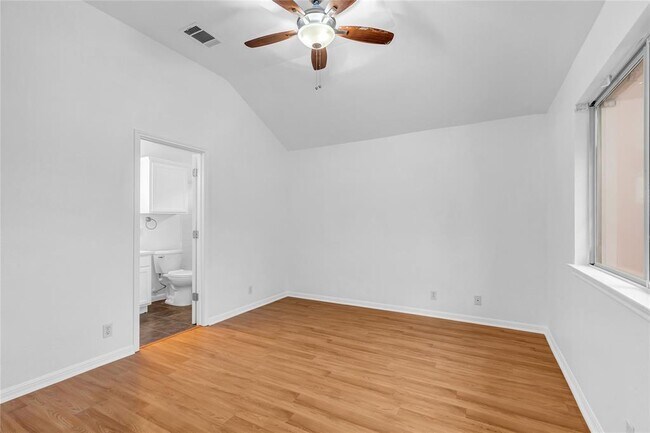 Building Photo - 16613 Jaron Dr