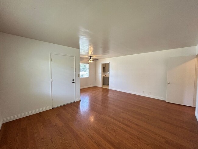 Building Photo - Adorable 2 Bed 1 Bath Duplex Unit in Orange Near Old Towne Orange