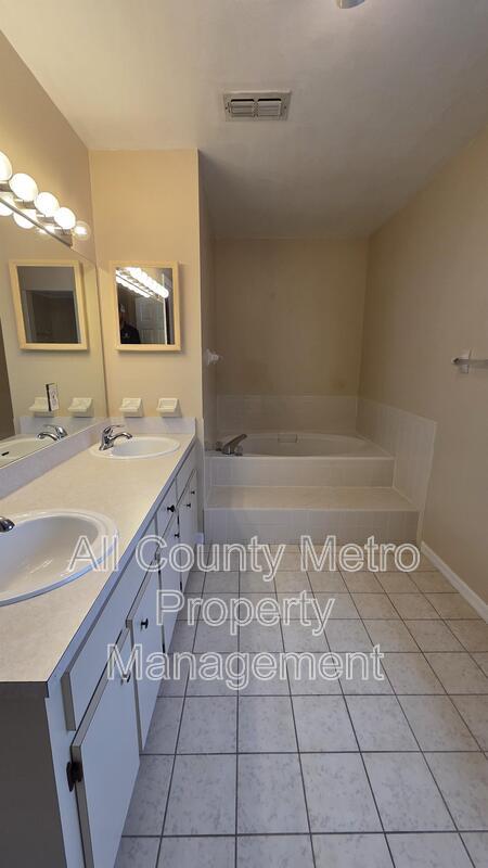 Building Photo - 261 Daisy Estates Dr