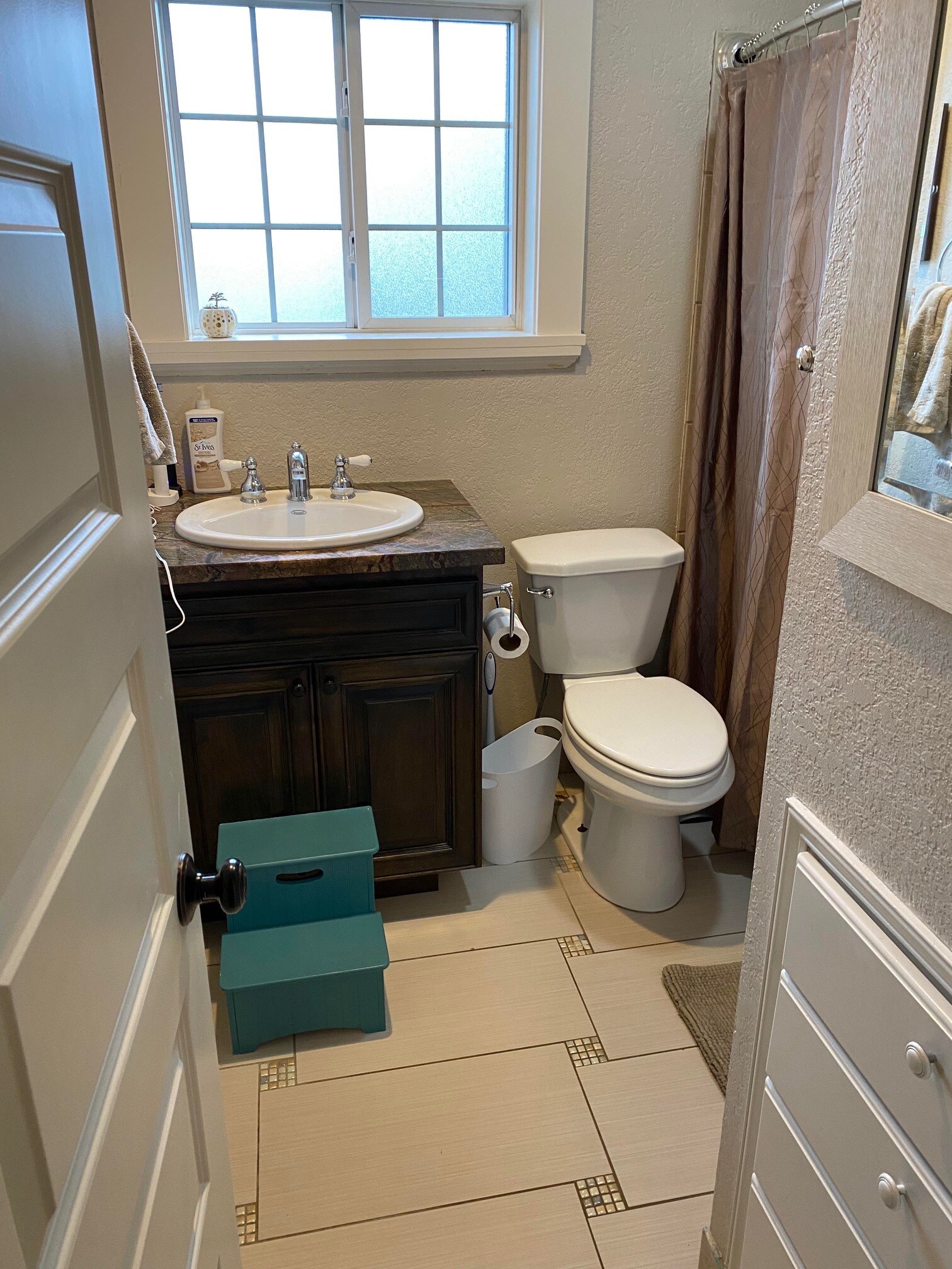 Main floor bathroom - 11005 NE Hancock St