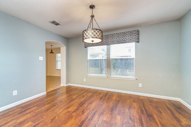 Building Photo - 10811 Marot Field