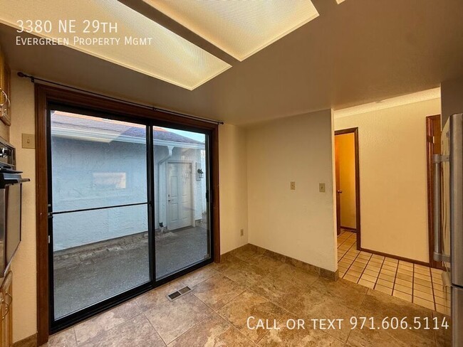 Building Photo - 3380 NE 29th St