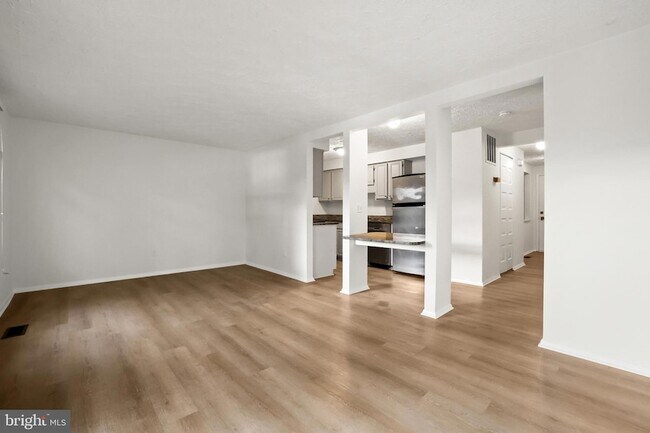 Building Photo - 2916 Bridgehampton Ct