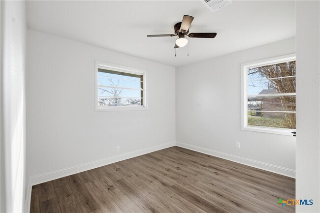 Building Photo - 410 State Hwy 95