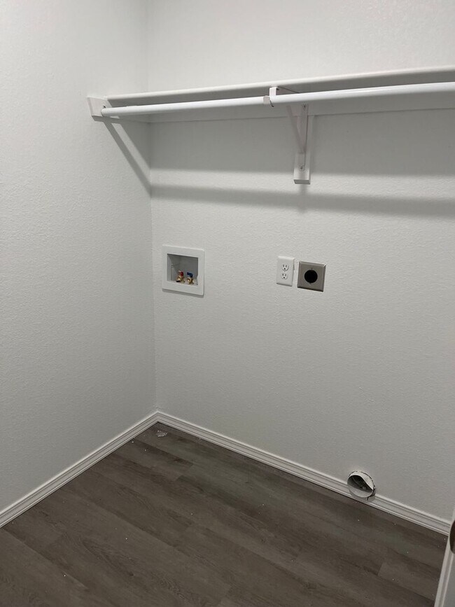 Building Photo - COX-POPLAR ST