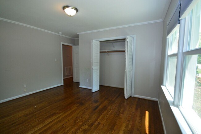 Building Photo - 304 Arrundale Dr