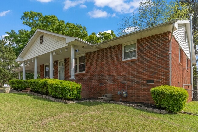 Building Photo - 2866 Hobbs Rd