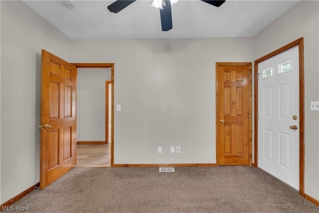 Building Photo - 1460 E 204th St