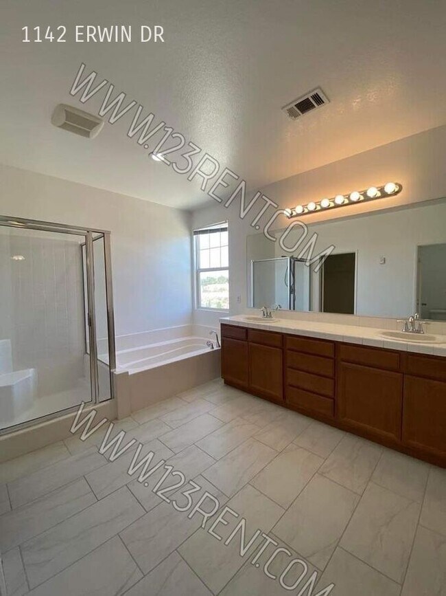 Building Photo - 1142 Erwin Dr