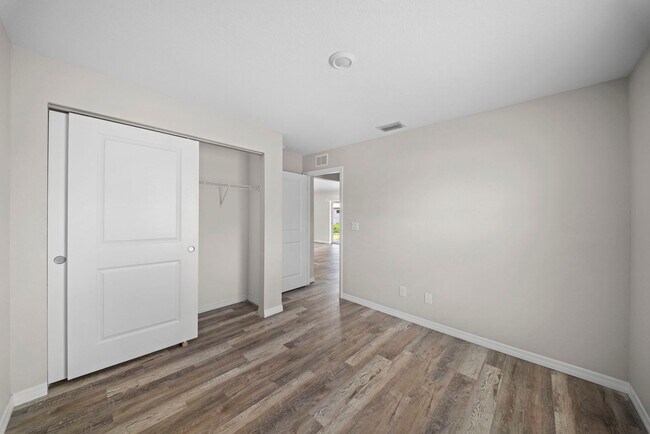 Building Photo - 202 NW 25th Pl