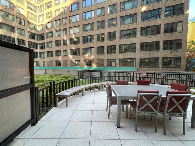 2nd Floor Courtyard - 1133 14th St NW