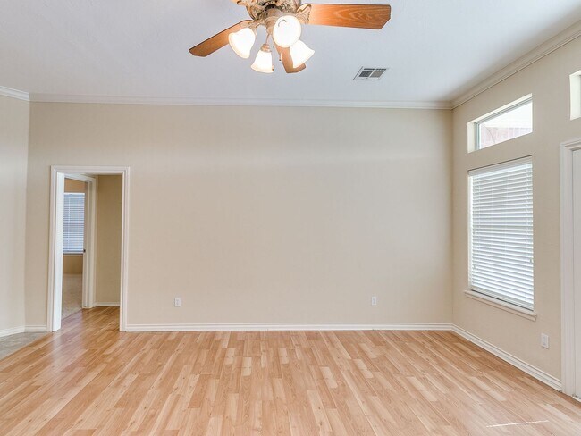 Building Photo - Beautiful Home With Lake View - 3 Bed + 2 Bath