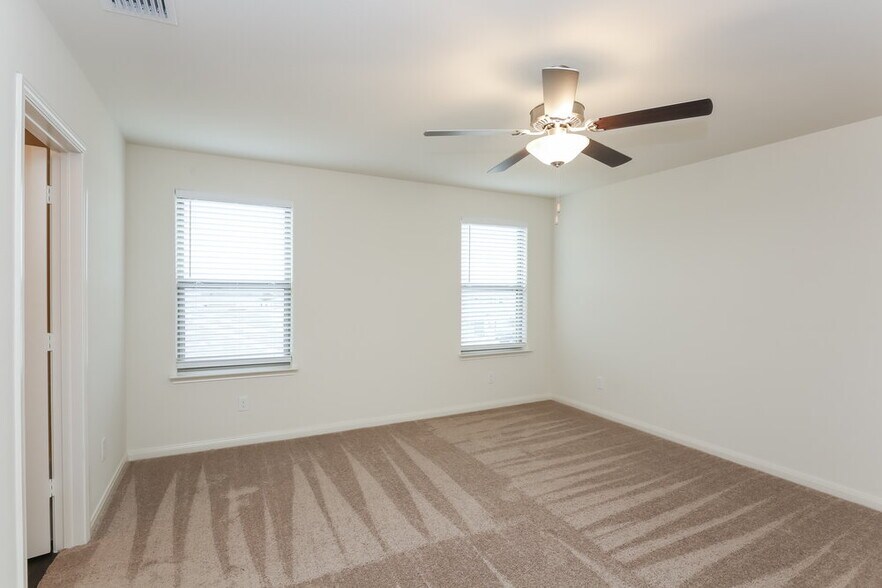 Building Photo - 14343 Shady Br Trl