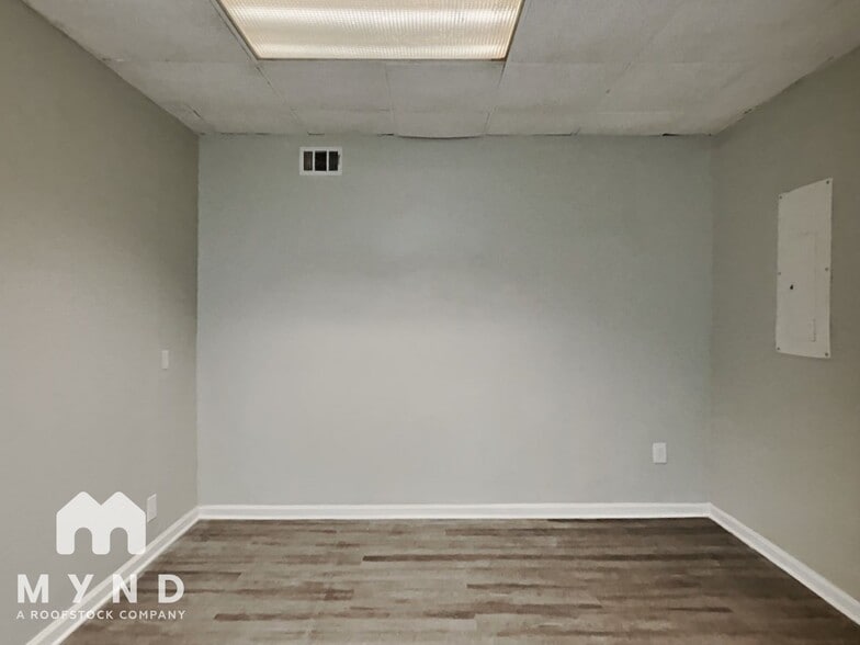Building Photo - 546 Hardy Way