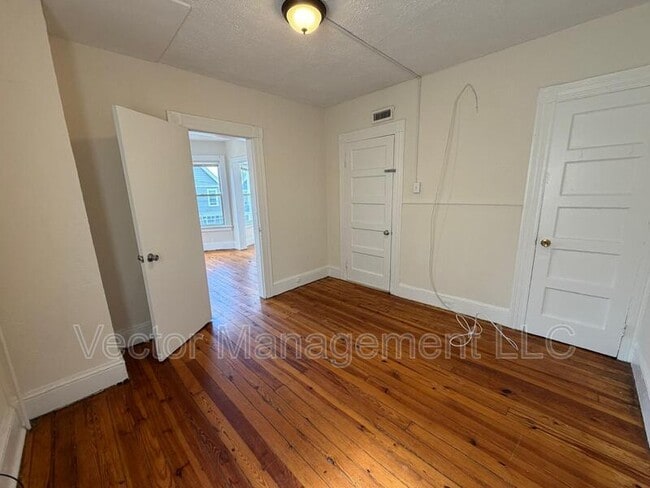 Building Photo - 116 Rennell St