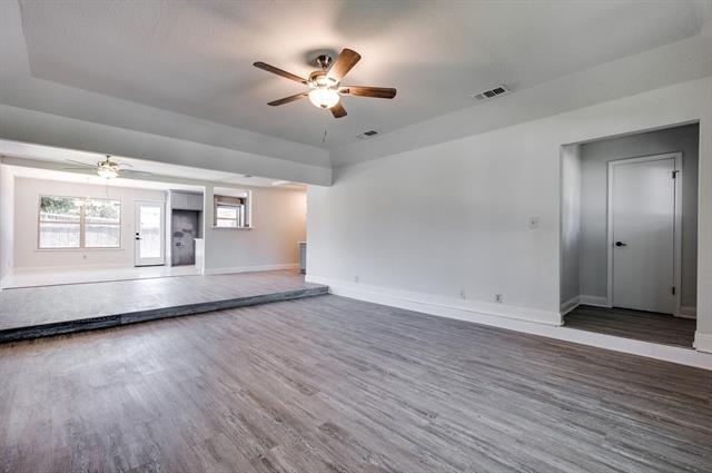 Building Photo - 2051 Oakbluff Dr
