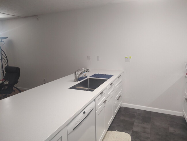 Building Photo - "$200 move in Special. Quite and Peaceful 2-Bed, 2-Bath Condo in Palm Harbor – 1070 Sq Ft."