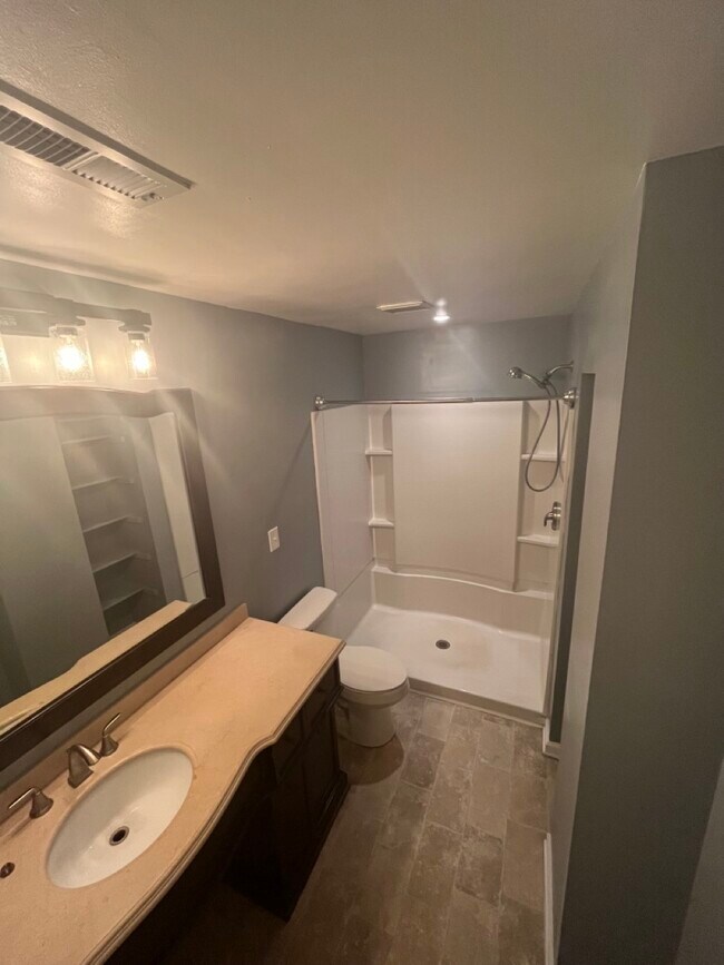 1st rm bath - 317 Wimbledon Chase