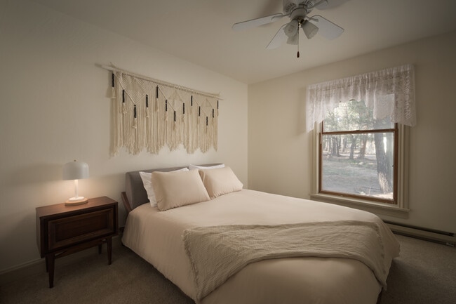 Building Photo - 2237 Lockwood Dr