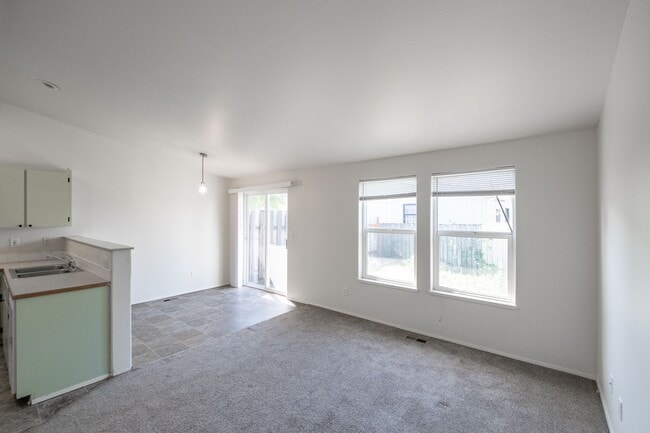 Building Photo - Hummingbird Duplex