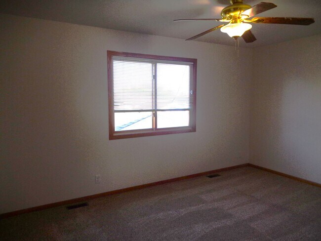 Building Photo - 5428 W Butler Ave