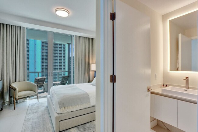 Building Photo - 3100 N Ocean Dr